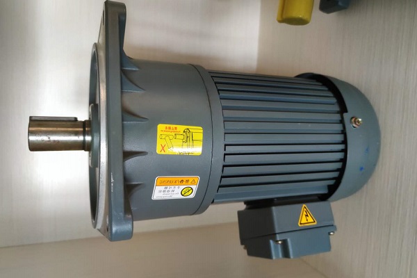 機(jī)械打磨機(jī)減速機(jī),CV28立式減速電機(jī),CV28-200W-15S減速器